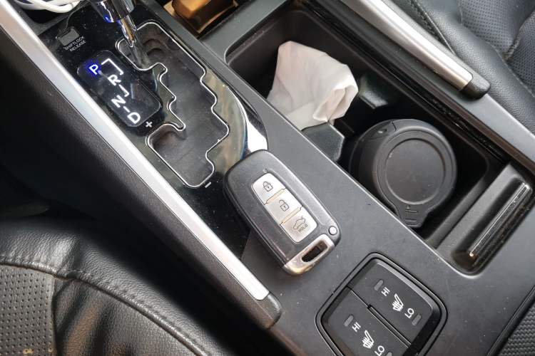 Used Hyundai Sonata 2014 2.4L Automatic Leading Edition China IV Standard Vehicle Key