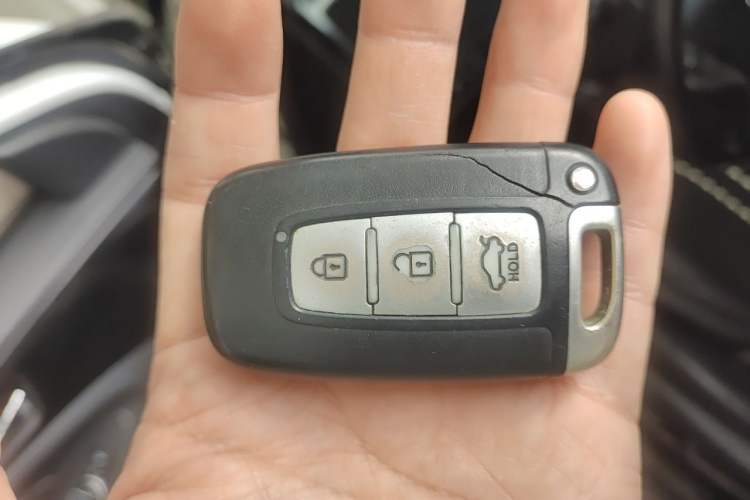 Used Hyundai Sonata 2014 2.4L Automatic Leading Edition China IV Standard Vehicle Key