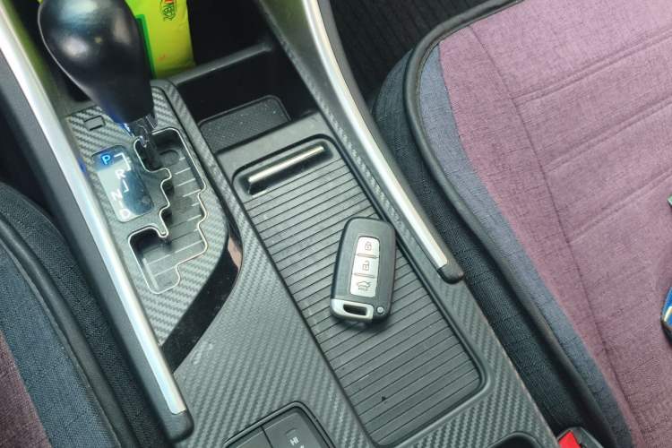 Used Hyundai Sonata 2014 2.4L Automatic Luxury Version China IV Standard Vehicle Key