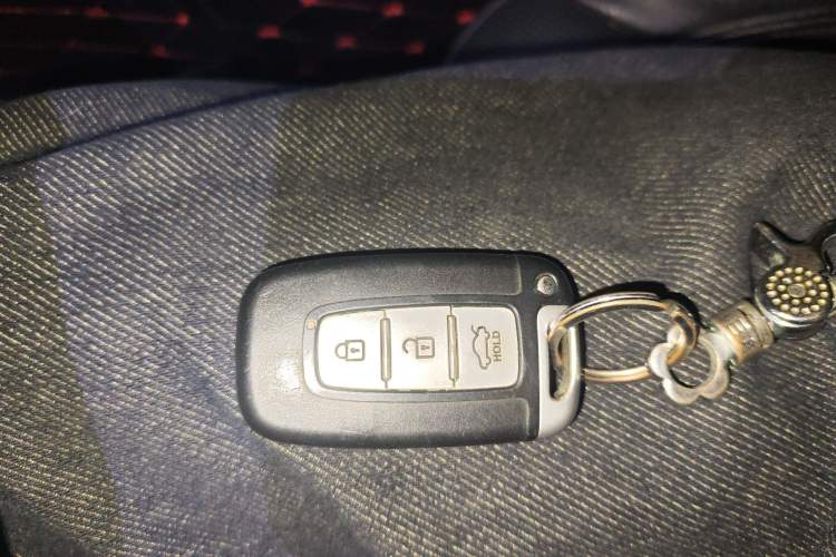 Used Hyundai Sonata 2014 2.4L Automatic Leading Edition China IV Standard Vehicle Key