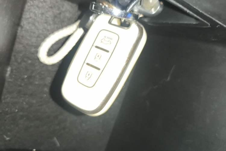 Used Hyundai Sonata 2014 2.0L Automatic Luxury Edition Vehicle Key