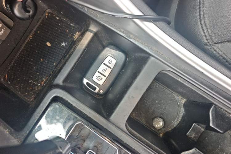 Used Hyundai Sonata 2014 2.4L Automatic Luxury Version China IV Standard Vehicle Key