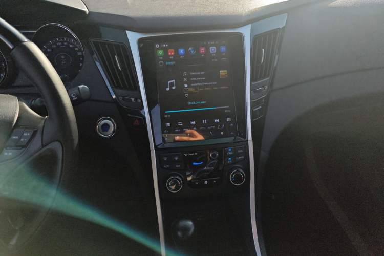 Used Hyundai Sonata 2014 2.4L Automatic Luxury Version China IV Standard Audio And AC Panel
