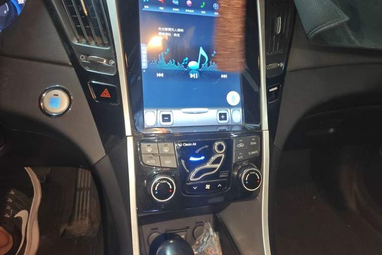 Used Hyundai Sonata 2014 2.0L Automatic Prestige Edition Audio And AC Panel