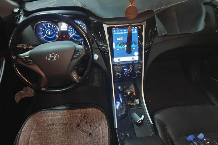 Used Hyundai Sonata 2014 2.0L Automatic Prestige Edition Center Console