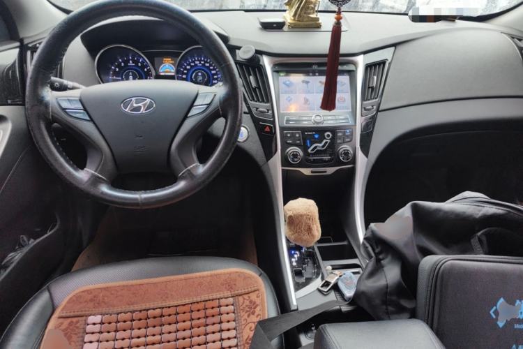 Used Hyundai Sonata 2014 2.0L Automatic Luxury Edition Center Console