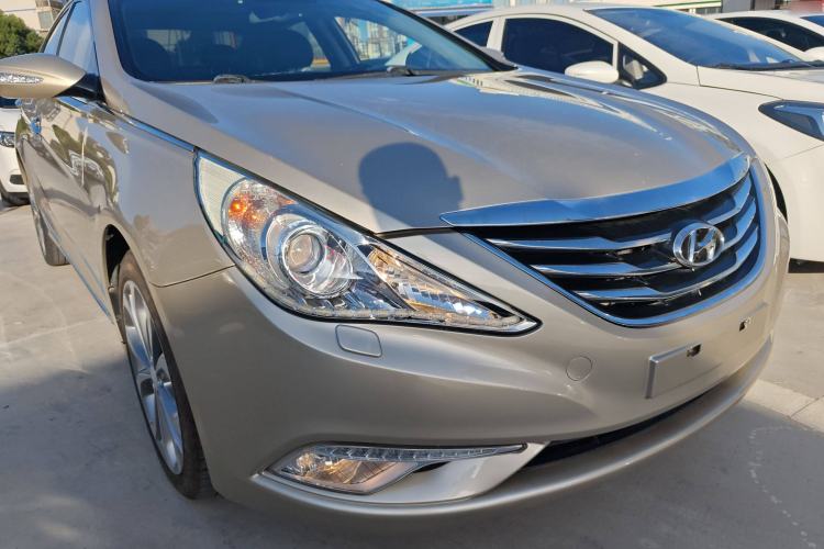 Used Hyundai Sonata 2014 2.4L Automatic Luxury Version China IV Standard Front Right 45 Deg