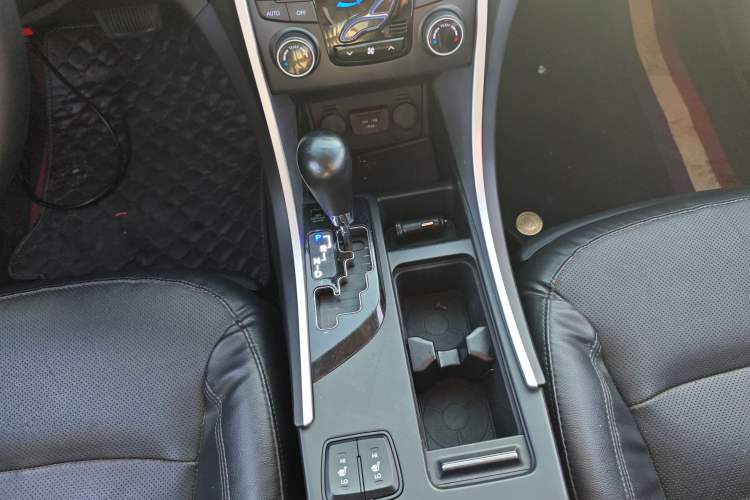 Used Hyundai Sonata 2014 2.4L Automatic Luxury Version China IV Standard Gear Lever