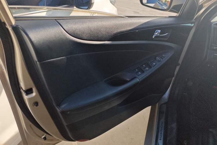Used Hyundai Sonata 2014 2.4L Automatic Luxury Version China IV Standard Left Front Door Interior