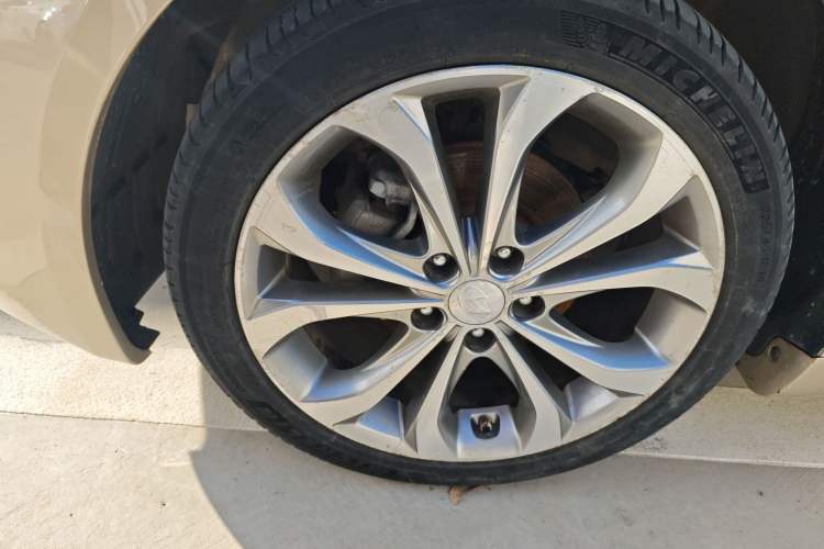 Used Hyundai Sonata 2014 2.4L Automatic Luxury Version China IV Standard Left Front Wheel Hub