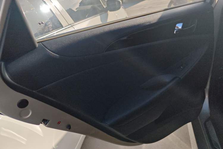 Used Hyundai Sonata 2014 2.4L Automatic Luxury Version China IV Standard Left Rear Door Interior