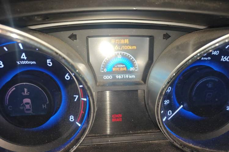 Used Hyundai Sonata 2014 2.0L Automatic Prestige Edition Odometer Close Up