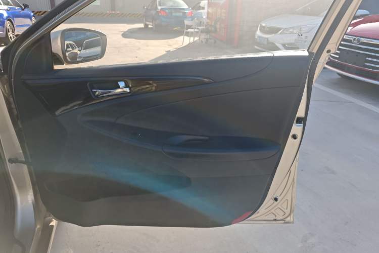 Used Hyundai Sonata 2014 2.4L Automatic Luxury Version China IV Standard Right Front Door Interior