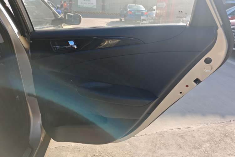 Used Hyundai Sonata 2014 2.4L Automatic Luxury Version China IV Standard Right Rear Door Interior