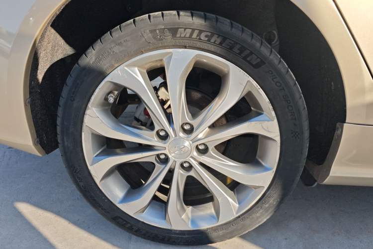 Used Hyundai Sonata 2014 2.4L Automatic Luxury Version China IV Standard Right Rear Wheel Hub