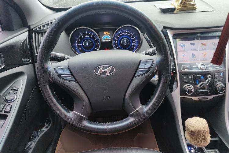 Used Hyundai Sonata 2014 2.0L Automatic Luxury Edition Steering Wheel