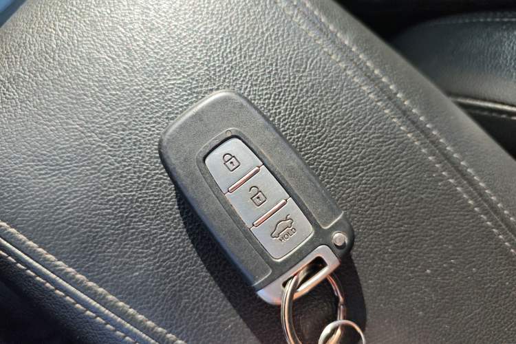 Used Hyundai Sonata 2014 2.4L Automatic Luxury Version China IV Standard Vehicle Key