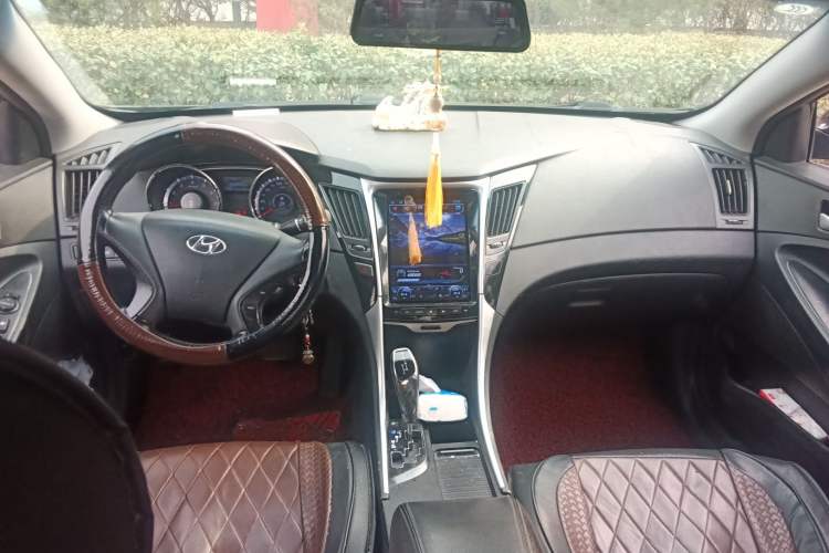 Used Hyundai Sonata 2015 Classic 2.0L Automatic Leading Edition Center Console