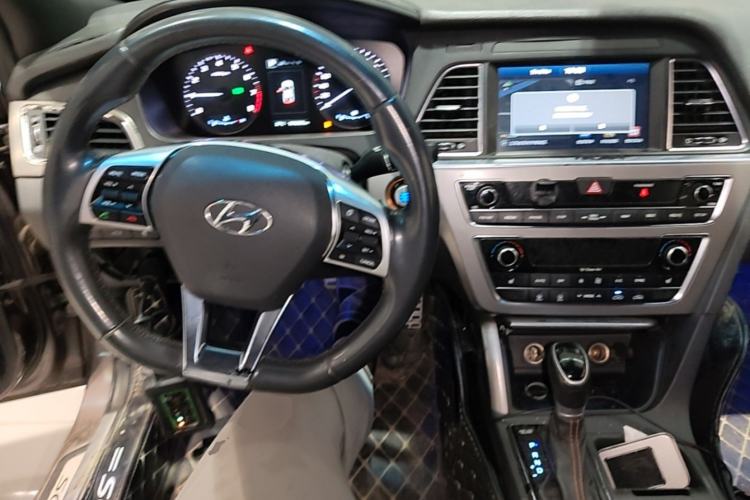 Used Hyundai Sonata 2015 1.6T DLX Prestige Model Center Console