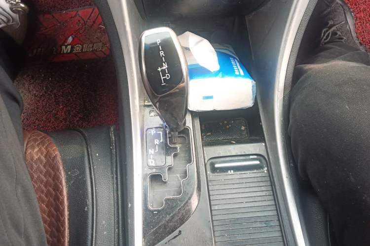 Used Hyundai Sonata 2015 Classic 2.0L Automatic Leading Edition Gear Lever