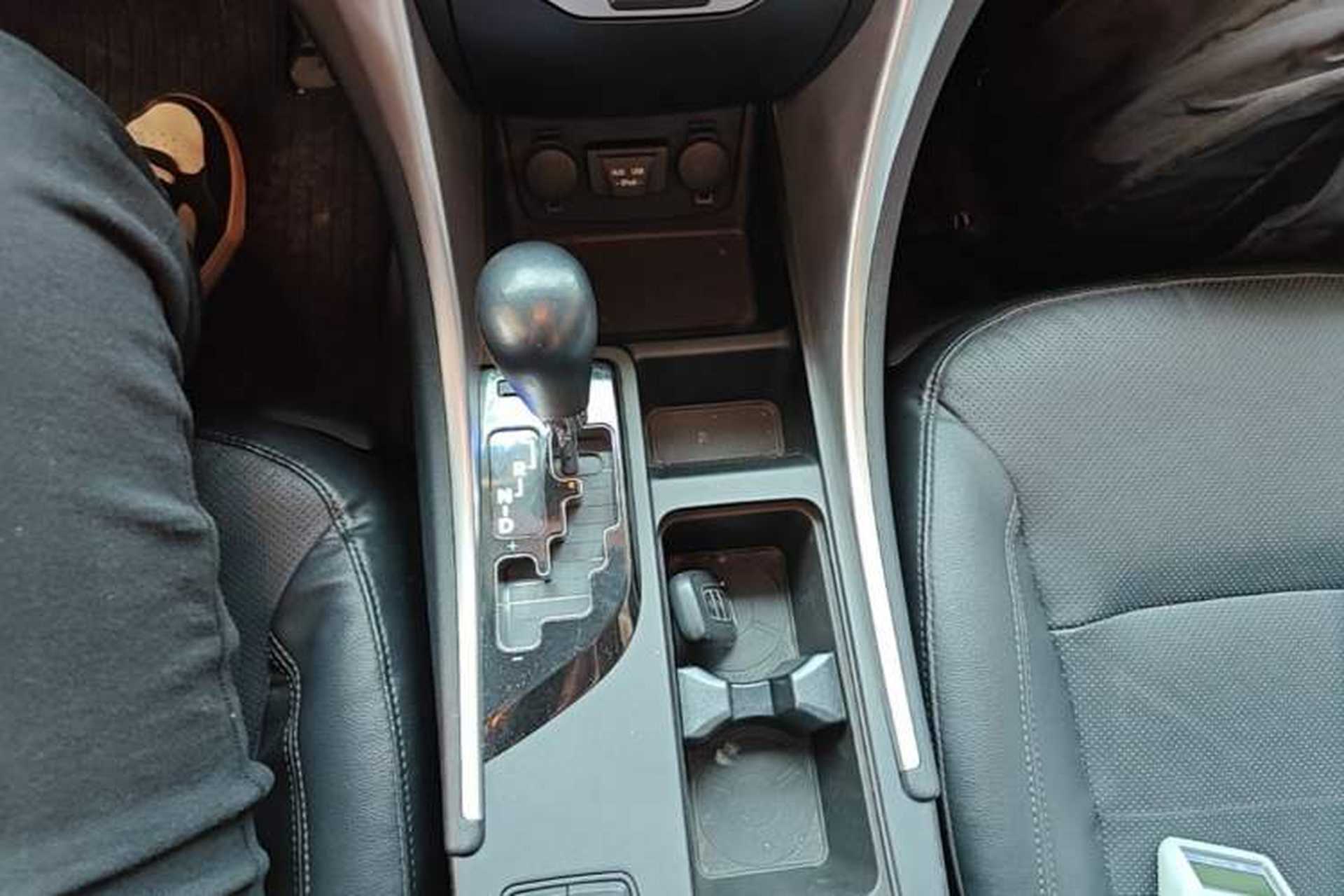 Used Hyundai Sonata 2015 Classic 2.0L Automatic Luxury Edition Gear Lever