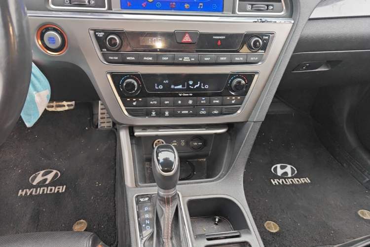 Used Hyundai Sonata 2015 1.6T GLS Smart Model Gear Lever