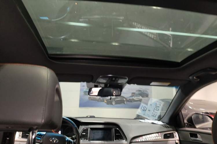 Used Hyundai Sonata 2015 1.6T DLX Prestige Model Headliner