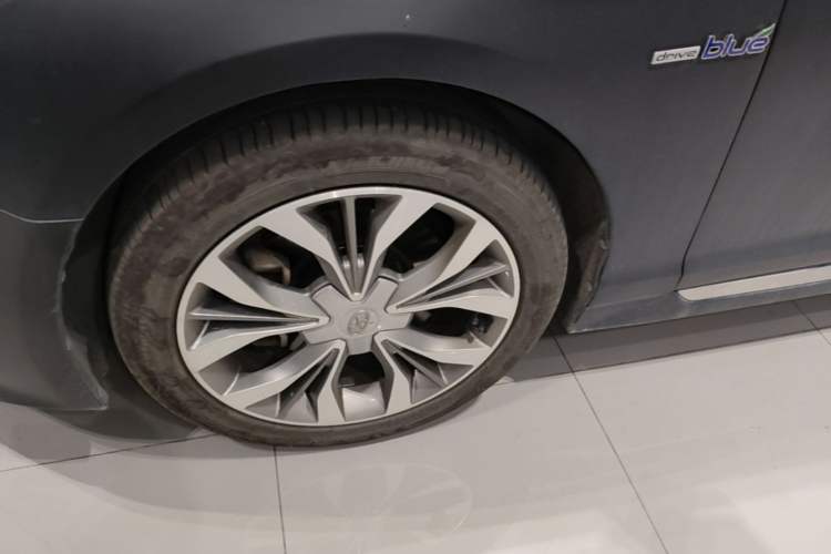 Used Hyundai Sonata 2015 1.6T DLX Prestige Model Left Front Wheel Hub
