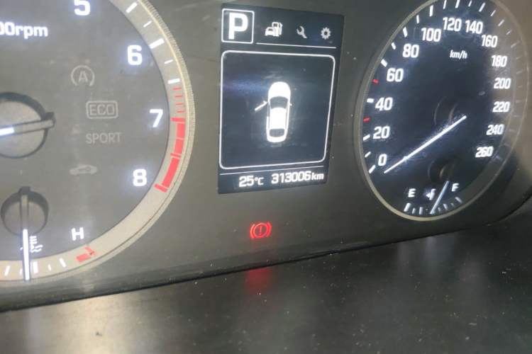 Used Hyundai Sonata 2015 1.6T GLS Smart Model Odometer Close Up