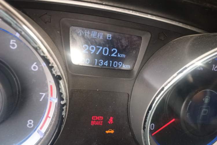 Used Hyundai Sonata 2015 Classic 2.0L Automatic Leading Edition Odometer Close Up