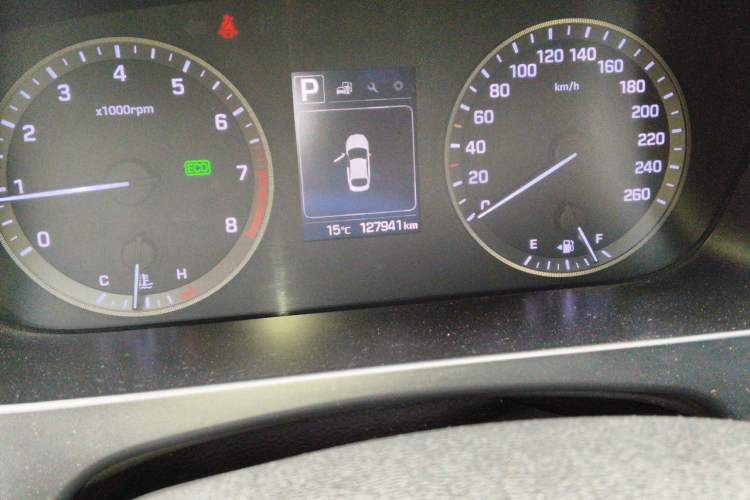 Used Hyundai Sonata 2015 1.6T GLS Smart Model Odometer Close Up