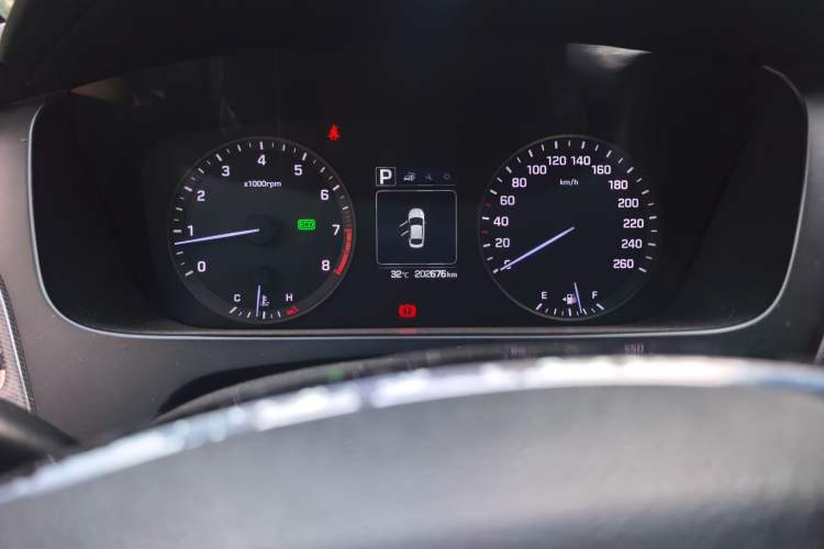 Used Hyundai Sonata 2015 1.6T GLS Smart Model Odometer Close Up