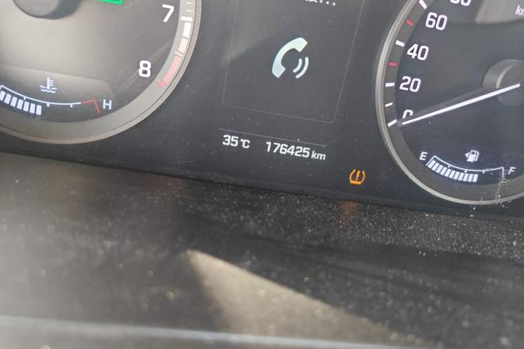 Used Hyundai Sonata 2015 1.6T GLX Advanced Model Odometer Close Up