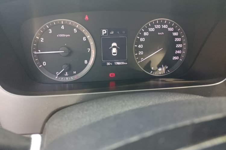 Used Hyundai Sonata 2015 1.6T GLS Smart Model Odometer Close Up