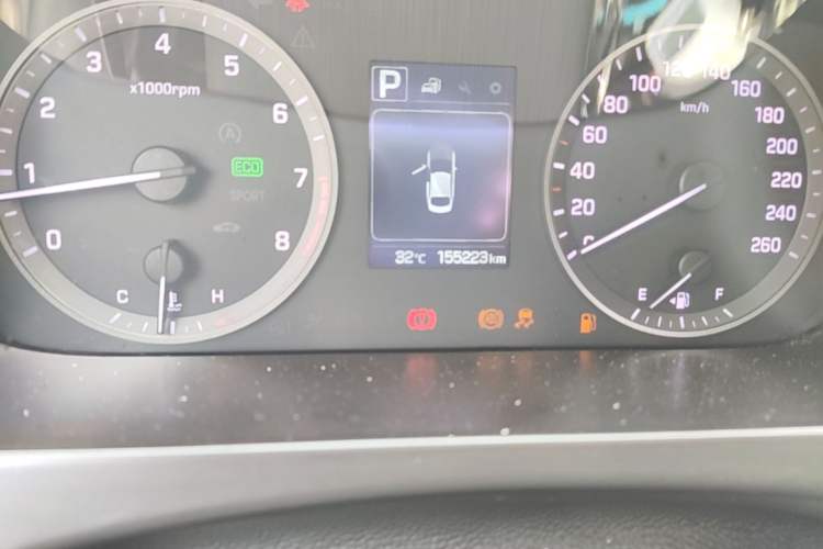 Used Hyundai Sonata 2015 2.0L GLS Smart Model Odometer Close Up