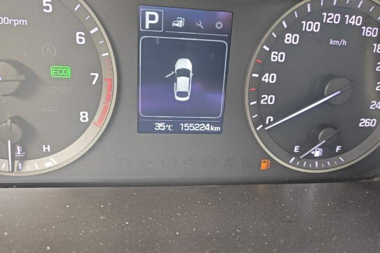 Used Hyundai Sonata 2015 2.0L GLS Smart Model Odometer Close Up