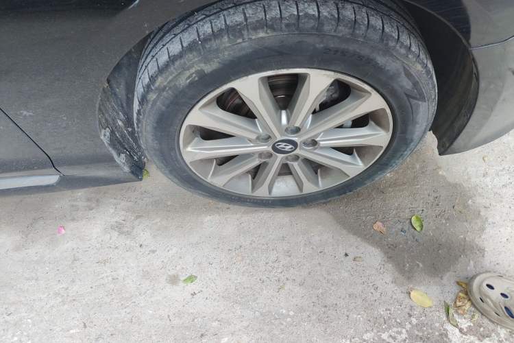 Used Hyundai Sonata 2015 2.0L GLS Smart Model Right Front Wheel Hub