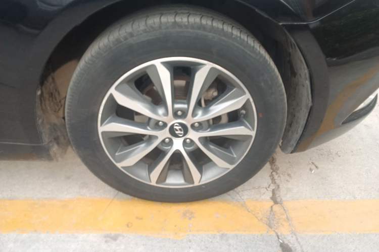 Used Hyundai Sonata 2015 Classic 2.0L Automatic Leading Edition Right Front Wheel Hub