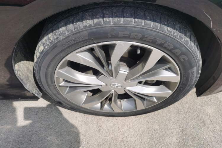 Used Hyundai Sonata 2015 1.6T GLX Advanced Model Right Front Wheel Hub