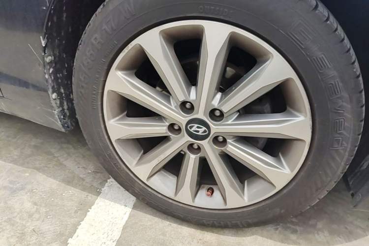 Used Hyundai Sonata 2015 2.0L GLS Smart Model Right Front Wheel Hub