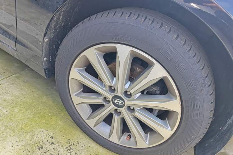 Used Hyundai Sonata 2015 2.0L GLS Smart Model Right Front Wheel Hub