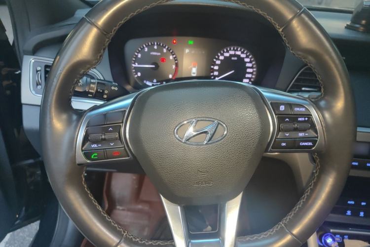 Used Hyundai Sonata 2015 1.6T DLX Prestige Model Steering Wheel