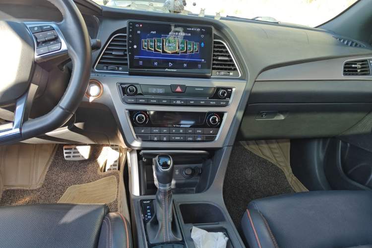 Used Hyundai Sonata 2015 1.6T DLX Prestige Model Audio And AC Panel