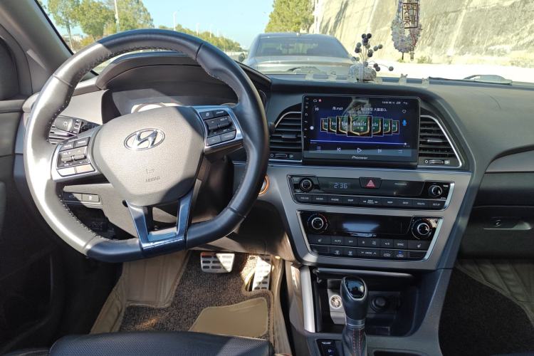 Used Hyundai Sonata 2015 1.6T DLX Prestige Model Center Console
