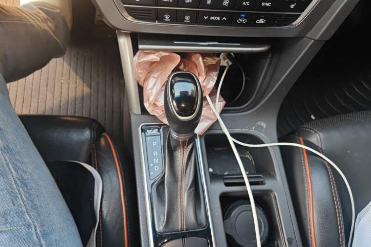 Used Hyundai Sonata 2015 1.6T GLS Smart Model Gear Lever