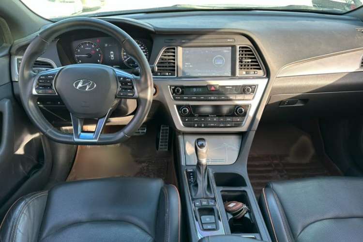 Used Hyundai Sonata 2015 1.6T DLX Prestige Model Interior 1