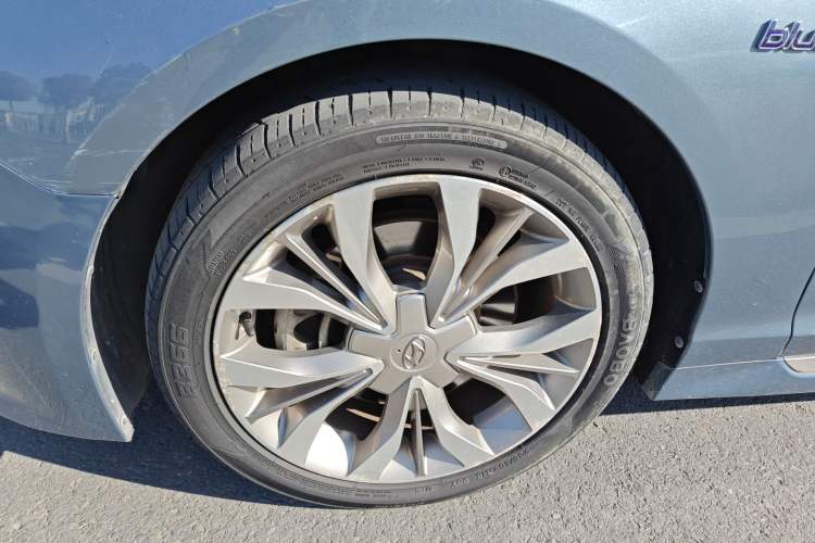 Used Hyundai Sonata 2015 1.6T DLX Prestige Model Left Front Wheel Hub