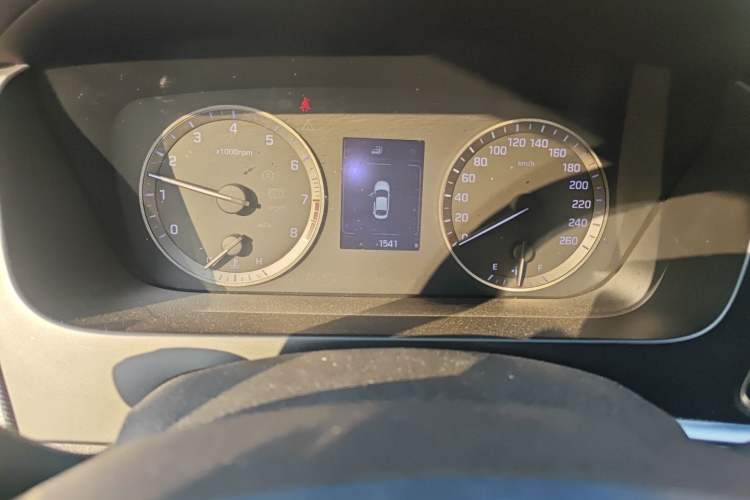 Used Hyundai Sonata 2015 1.6T GLS Smart Model Odometer Close Up