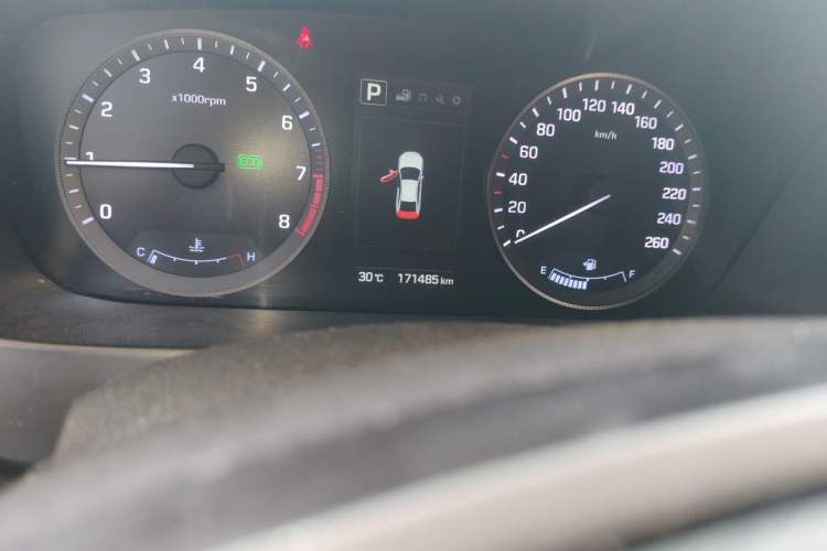 Used Hyundai Sonata 2015 1.6T GLX Advanced Model Odometer Close Up