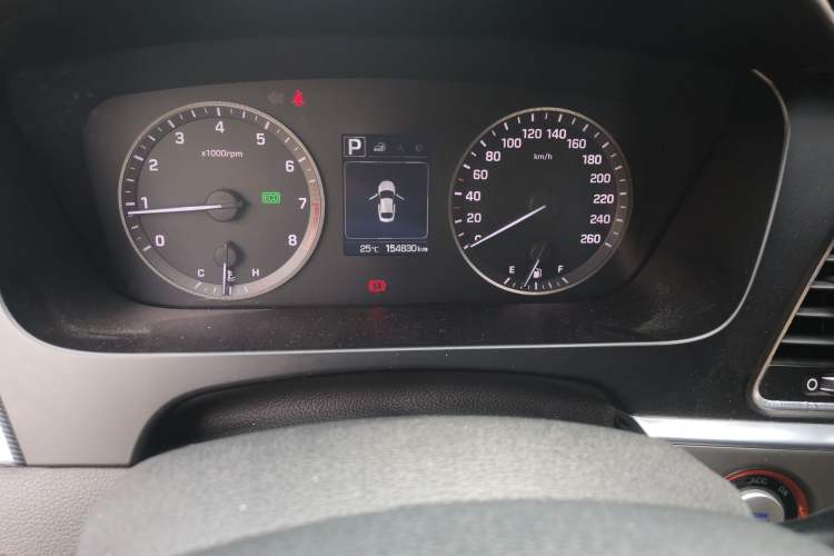 Used Hyundai Sonata 2015 1.6T GLX Advanced Model Odometer Close Up